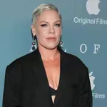 Pink iskreno o bolečini in upanju – novo leto začela v bolnišnici