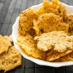 Skutin beljakovinski čips: viralni prigrizek, ki navdušuje fit svet (samo 2 sestavini!)