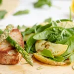 Si želite gostejše lase po 50. letu? TO so živila, ki podpirajo rast las