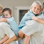 Koliko moramo zaslužiti za “normalno življenje” danes?