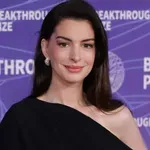 Anne Hathaway je najlepša ženska na svetu, a eno vprašanje jo je res zmotilo
