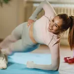 Ljubitelji kužkov in gibanja, pozor: ALEJA vabi na pilates v družbi pasjih mladičkov