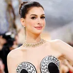 Presenečenje! Anne Hathaway je tretjič noseča