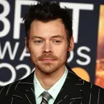 Zakaj se je Harry Styles zgrudil na odru? Razkrito, kaj se je zgodilo