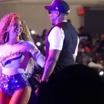 Beyonce presenetila na koncertu Jay-Z-ja in navdušila z nastopom