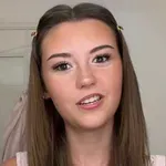 Kdo je 16-letna Britanka, ki je v nekaj dneh osvojila TikTok?