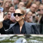 Ganljiv prizor za Céline Dion: kaj se skriva v ozadju pozdravljanja oboževalcev