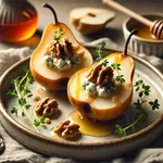 Recept: Pečene hruške z modrim sirom, orehi in medom – sladica, ki združuje eleganco in preprostost