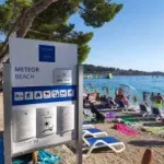 VIDEO Ovo je plaža u Tučepima u 8 sati ujutro, nema kupača, ali puna je peškira