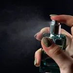 Doktor upozorio: Većina nas pogrešno nanosi parfem i nesvjesno naudi sebi