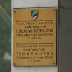 Zatražen pritvor za 15-godišnjakinju iz Tuzle: Sumnjiči se za pokušaj ubistva vršnjakinja u školi