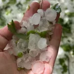 FOTO/VIDEO Sloveniju pomelo nevrijeme: Padala tuča veličine oraha, vjetar čupao stabla i krovove