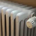 Zabluda koja se prenosi generacijama: Gašenje grijanja noću ne štedi novac, evo šta stručnjaci savjetuju