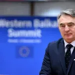 Komšić u Briselu: Bošnjake, koji najviše podržavaju EU put, lažno optužuje kao "radikale"