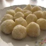 Priprema prazničnih kolača se zahuktava: Donosimo recept za domaće, jednostavne Raffaello kuglice