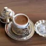 Prva kafa odmah nakon buđenja radi slabije nego ista ta kafa sat kasnije, i za to postoji objašnjenje