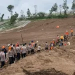 U Indoneziji poginula 23 vojnika koja su bila zarobljena u klizištu