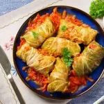 Sarma za šest osoba traži dva kilograma kiselog kupusa, 700 grama mesa i samo 100 grama riže: Omjer koji odlučuje da li će se raspasti