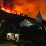 Veliki požar kod Metkovića: Vatra se nekontrolisano širi prema kućama, brojni vatrogasci na terenu