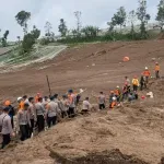 Broj poginulih u klizištu u Indoneziji porastao na 74, oštećeno oko 50 kuća