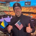 Poruka iz Milana: Američki diplomata Daniel Koski na otvaranju ZOI nosio kapu Sarajevo '84