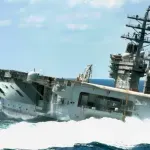 Nakon nesreće: Dva avijatičara bezbjedno oporavljena na nosaču aviona Dwight D. Eisenhower