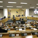 Parlament FBiH usvojio Nacrt zakona o hraniteljstvu koji garantuje rast naknada porodicama