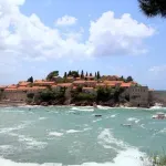 Zabranjeni otok naših susjeda: Od ribarskog mjestašca preko luksuznog kompleksa do tihe propasti