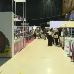 Zatvoren sajam: Više od 200 izlagača, pristupačne cijene i pune ruke knjiga – Sarajevo opet dokazalo da voli čitati