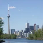 Ovaj toranj njiše se kad puše jak vjetar, u njega svake godine "udari grom" do 80 puta, a turisti ga obožavaju