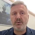 “Građani trpe dok se političari ucjenjuju”: Poznati novinar komentarisao aktuelnu krizu