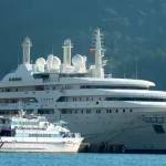 Megajahta od 280 miliona dolara i dužine 139 metara krila tri bolnice odvojene za princa, VIP goste i posadu