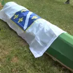 Tabuti 10 žrtava genocida izneseni na Musalu Memorijalnog centra Potočari