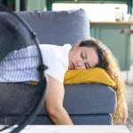 Vodič kako spavati tokom toplotnog talasa: 13 pametnih savjeta i osnovnih stvari za hlađenje