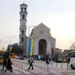 Uklonjena ogromna zastava Ukrajine iz centra Prištine nakon četiri godine, dan poslije izjave Zelenskog o Kosovu