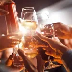 Kraj klasičnog izlaska: Generacija Z traži atmosferu umjesto alkohola, barovi se pretvaraju u igraonice