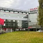 Redovi ispred Alta banke u Novom Sadu: Obustavljene transakcije VIDEO