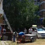 Izvođači radova ostavili kancerogeni azbest između dva dječija igrališta u Banjoj Luci, građani zahtjevaju njegovo uklanjanje