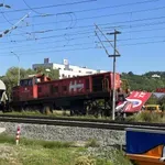 Voz iskočio iz šina u Zagrebu, završio na jumbo plakatu