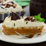Banoffee pita: Britanski kremasti klasik kremasti s karamelom, bananama i tučenim vrhnjem