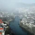 Rijetki prizor: Mostar obavijen maglom (FOTO)