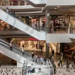 Ukrao odjeću iz šoping centra u Zagrebu, policija ga uhitila, a on im pobjegao kroz prozor