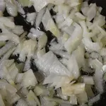 Profesionalni kuhari pirjaju luk samo na ovaj način: Mnogo je ukusniji, gotov za tren – i sve bez mirisa prženja po stanu