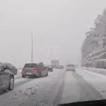 VIDEO / Automobili zapeli na Klisu: "Okupljanje ljubitelja ljetnih guma"