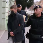 Priveden dječji psihijatar osumnjičen da je zlostavljao i drogirao maloljetnike