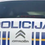 Prometna nesreća na A6: Šleper probio ogradu kraj Delnica