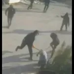 VIDEO / Maskirani izraelski doseljenici tukli 67-godišnjeg gluhog Palestinca na Zapadnoj obali