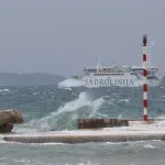 Silovito jugo stvara probleme: Otkazane brojne trajektne i katamaranske linije