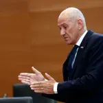 Janša za preokret rezultata referenduma o RTV-pristojbi okrivio "kozmičku kišu"