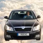 VIDEO / Vučić objavio bizaran predizborni spot: Autom leti uz pjesmu "Helikopter"
